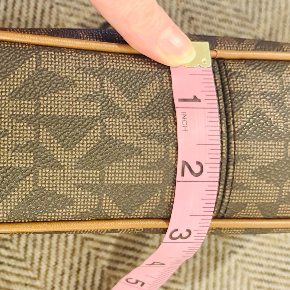 MICHEAL KORS SOLD 🦋 gorgeous shoulder Signature Logo bag NW - Picture 12 of 12